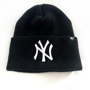 47 Brand New York Yankees Cuffed Knit Beanie in Black Unisex